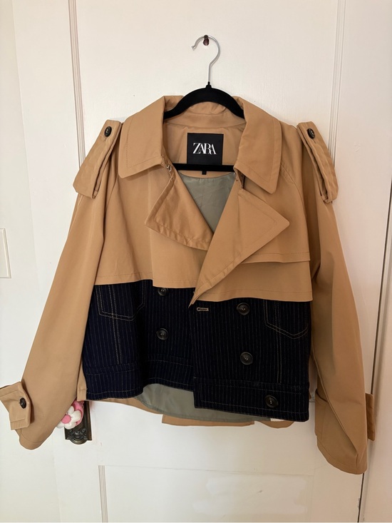 Zara Jackets & Blazers - ZARA Two-Tone Tan and Navy Pinstripe Cropped Trench Coat